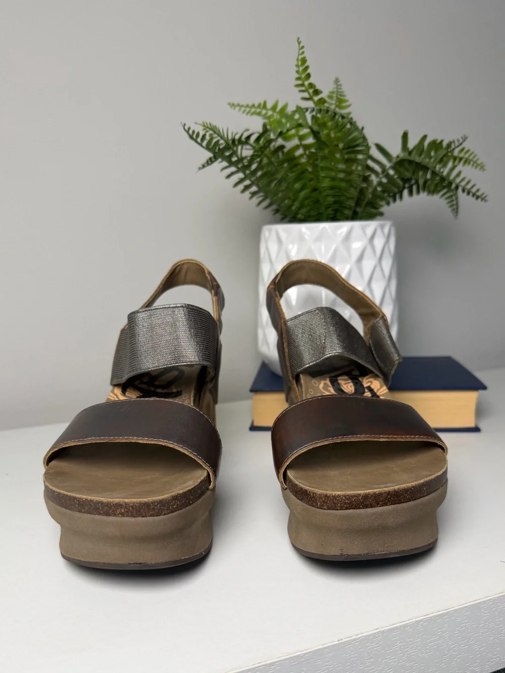 OTBT Women's Bushnell Wedge Sz 7M in Pewter/Bronze Leather